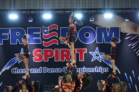 MOM_5383