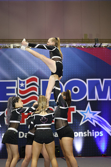 MOM_5765