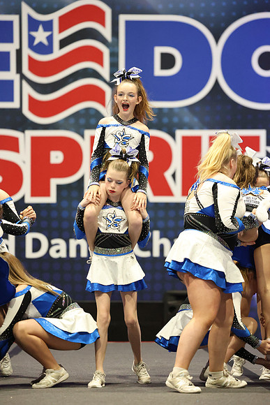 MOM_2053